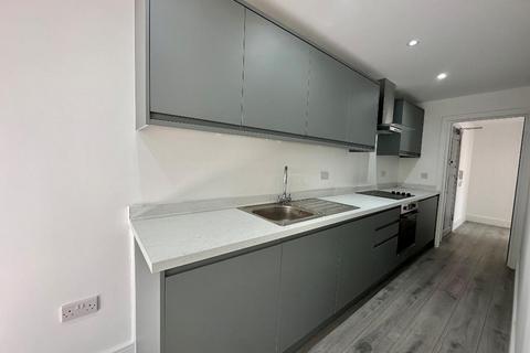 2 bedroom flat for sale, Whyteleafe Hill, Whyteleafe, CR3 0AG