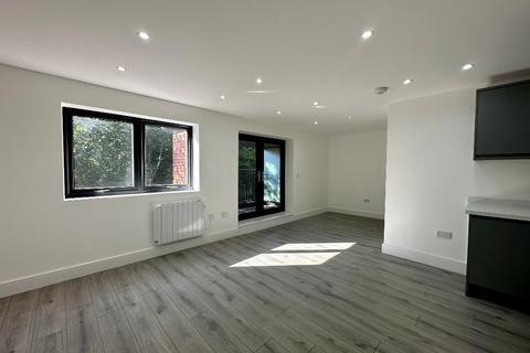 2 bedroom flat for sale, Whyteleafe Hill, Whyteleafe, CR3 0AG