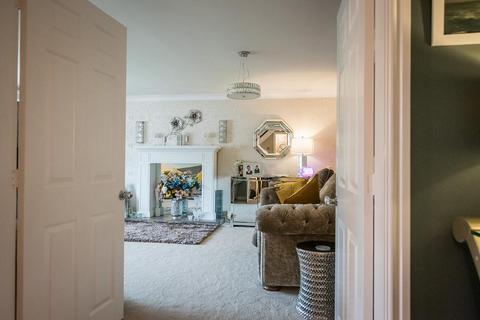 11 Bishops Close, Bowdon, Altrincham, WA14 3NB