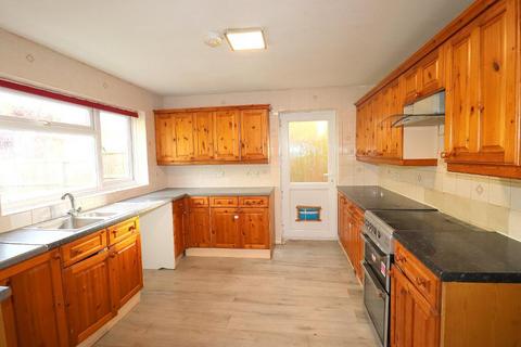 4 bedroom detached house for sale, Brompton Close, Luton, Bedfordshire, LU3 3QT