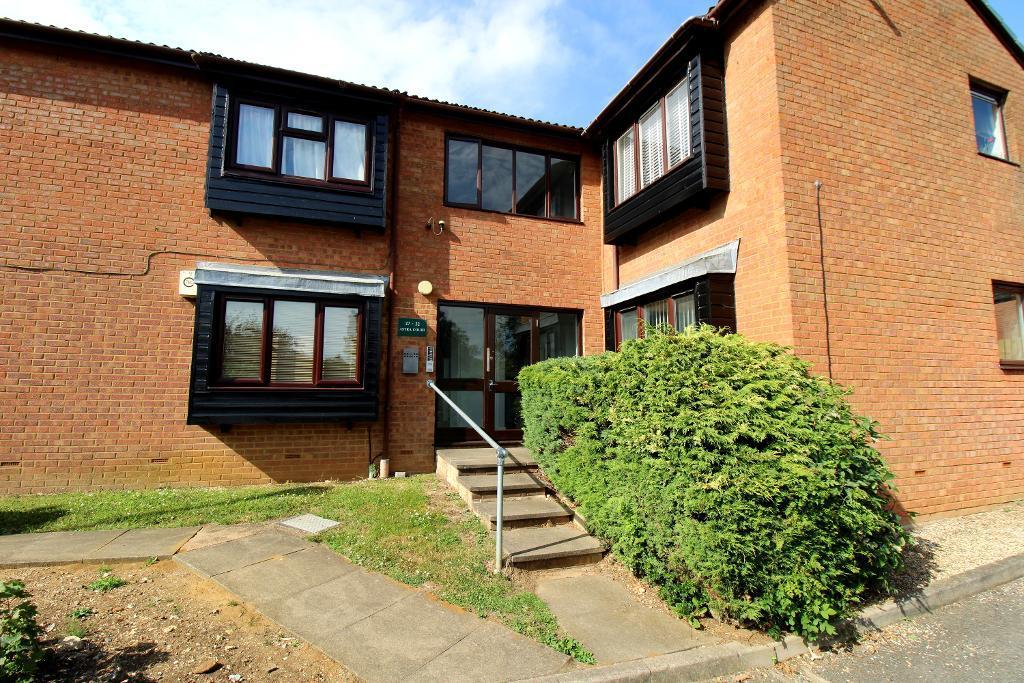 Astra Court, Round Green, Luton... Studio for sale £100,000