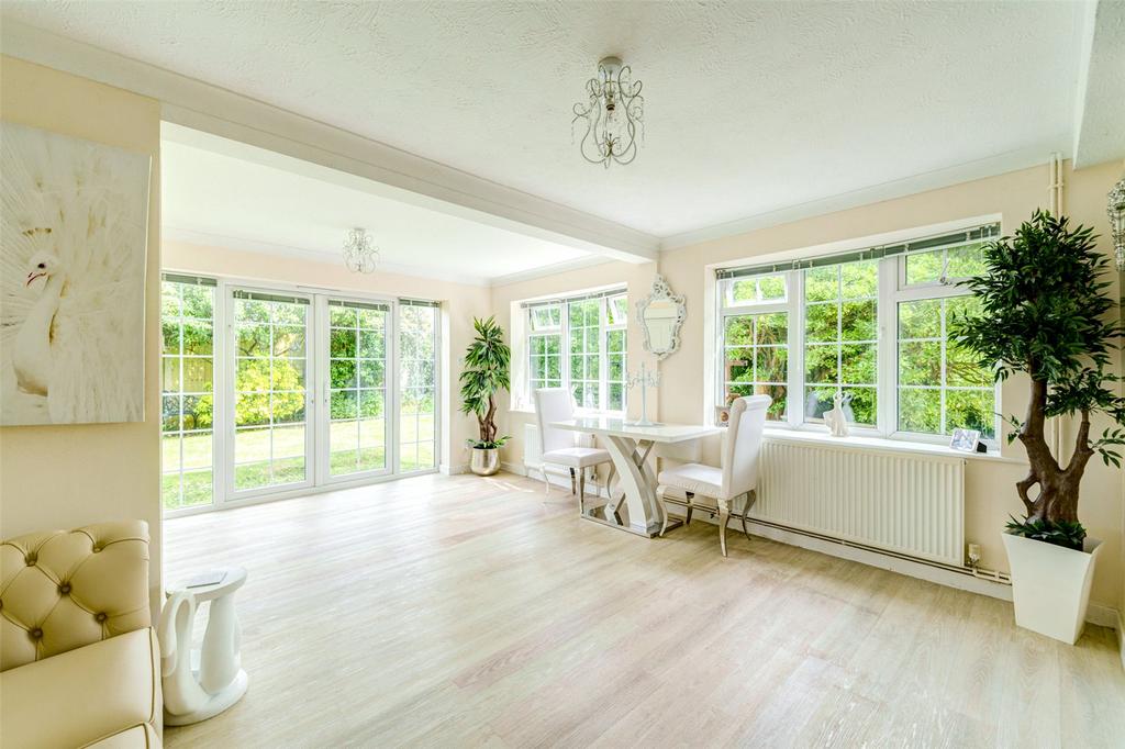 Ocean Drive, Ferring, Worthing, BN12 2 bed bungalow for sale £525,000