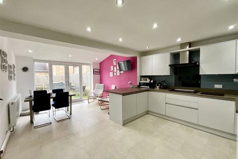 3 bedroom semi-detached house for sale, Saddler Avenue, Waterthorpe, Sheffield, S20 7LF