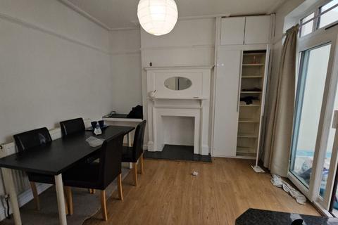 3 bedroom terraced house to rent, 52 Tyrone Road, London