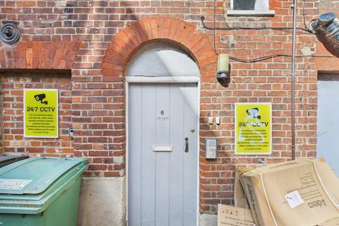 Studio to rent, St Benedicts Street