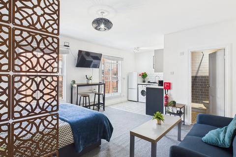 Studio to rent, St Benedicts Street