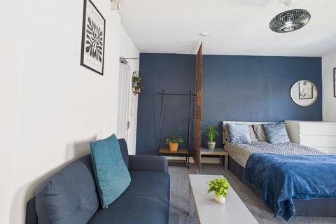Studio to rent, St Benedicts Street