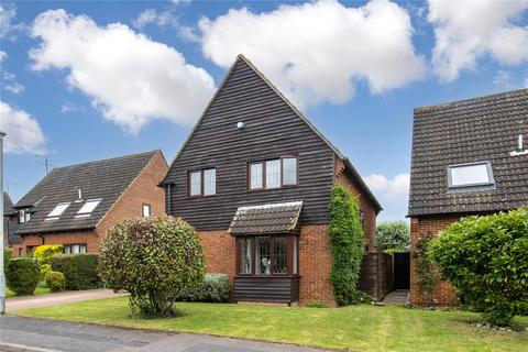 4 bedroom detached house for sale, Walnut Close, Bedfordshire LU2