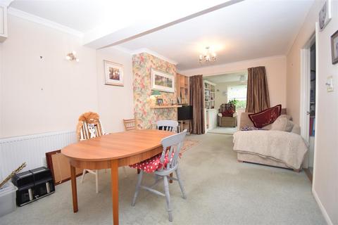 4 Dickens Road, Rugby, CV22 5RW