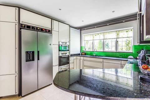 2 The Limes, Leatherhead, KT22 8NH