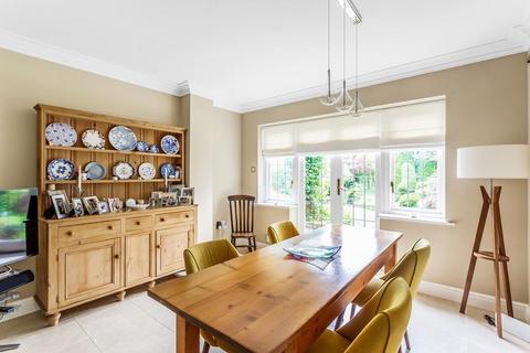2 The Limes, Leatherhead, KT22 8NH