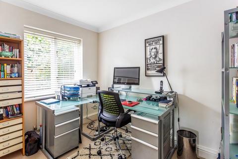 2 The Limes, Leatherhead, KT22 8NH