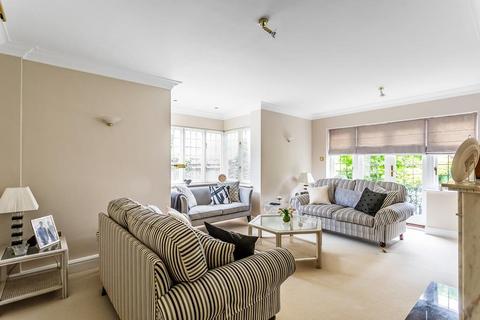 2 The Limes, Leatherhead, KT22 8NH