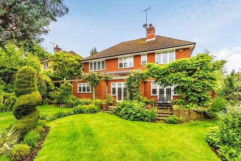 2 The Limes, Leatherhead, KT22 8NH