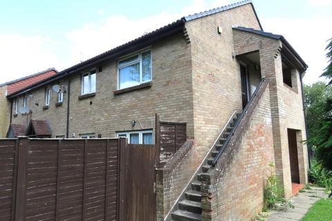 Studio to rent, Beaulieu Close, New Milton