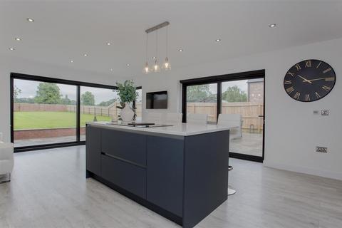 4 bedroom detached house for sale, Meadow View, Great North Road, Peterborough PE7