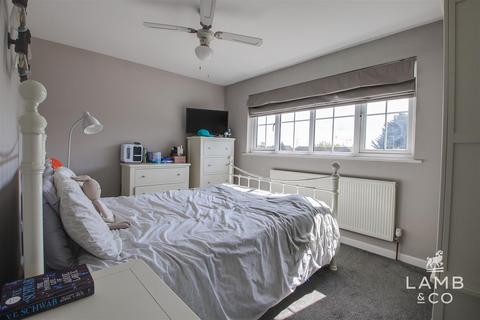 3 bedroom semi-detached house for sale, Farmleigh Avenue, Clacton-On-Sea CO15