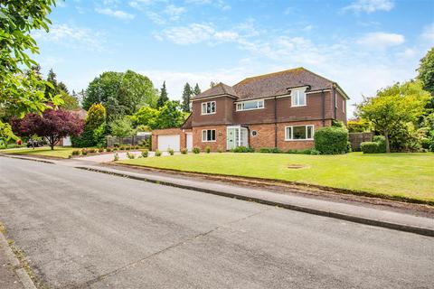4 bedroom detached house for sale, Priory Close, East Farleigh, Maidstone