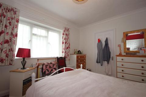4 Church Close, Upper Beeding, Steyning, BN44 3RW