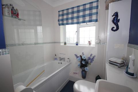 4 Church Close, Upper Beeding, Steyning, BN44 3RW