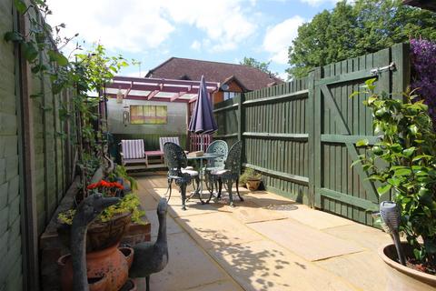 4 Church Close, Upper Beeding, Steyning, BN44 3RW