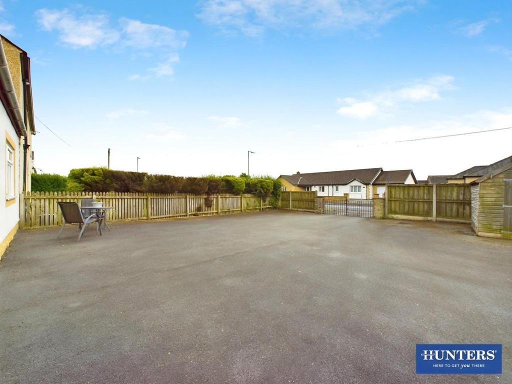 Driveway/Parking
