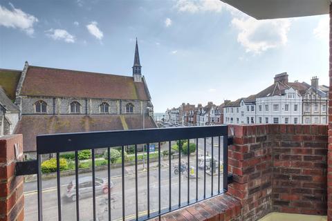 2 bedroom flat for sale, Cantelupe Road, Bexhill-On-Sea