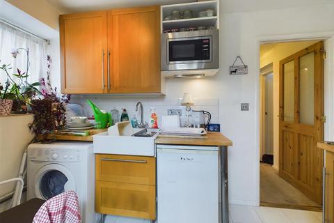 2 bedroom flat to rent, Park Crescent, Rottingdean, Brighton
