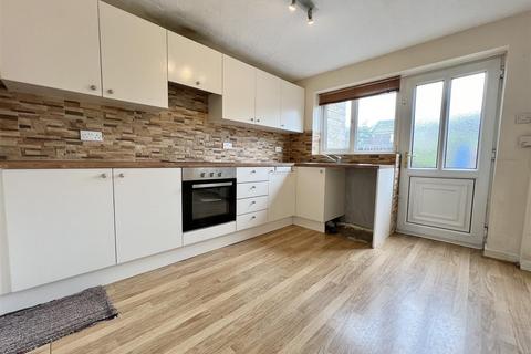 3 bedroom townhouse for sale, Coniston Close, Bradford BD13
