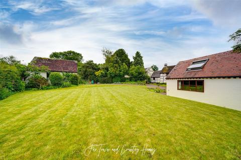 undefined, Abbotts Morton, Abbots Morton WR7