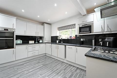 83 Ravenscroft Crescent, Sheffield, S13 8PR