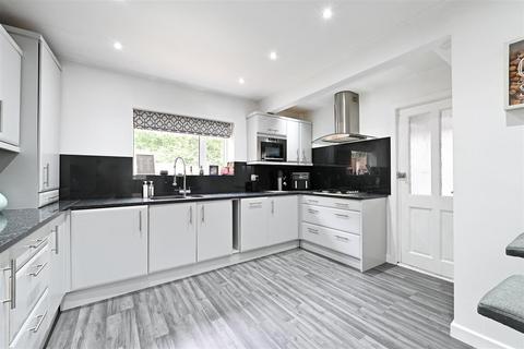 83 Ravenscroft Crescent, Sheffield, S13 8PR