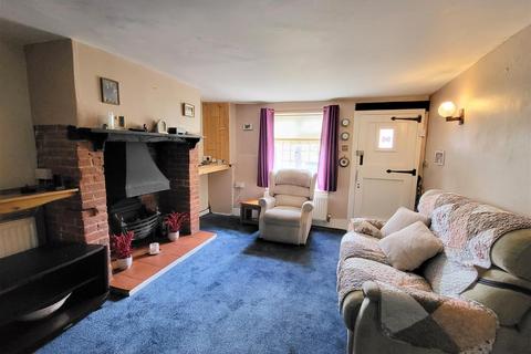 2 bedroom cottage for sale, CHAIN FREE cottage with Parking - High Street, Puckeridge