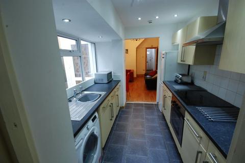 5 bedroom house to rent, 54 Dale Road B29 6AG