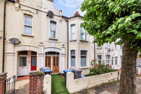 3 bedroom flat to rent, Inman Road, London NW10