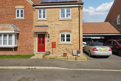 3 bedroom semi-detached house to rent, Walpole Close, Pinchbeck