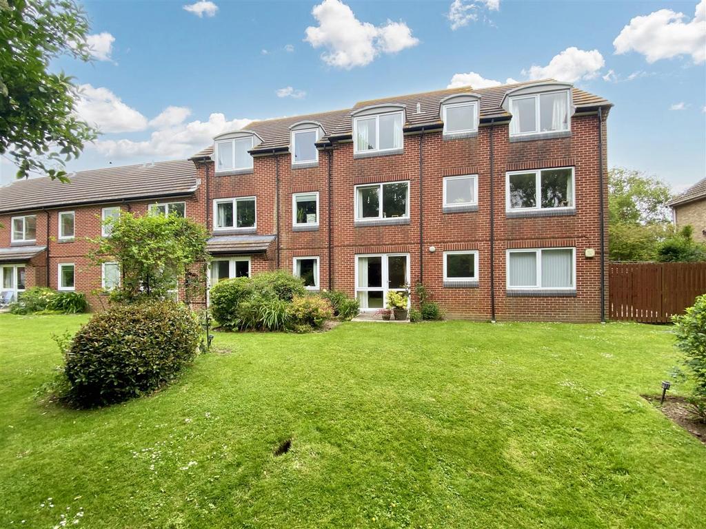 Goring Road, GoringBySea 2 bed flat for sale £140,000