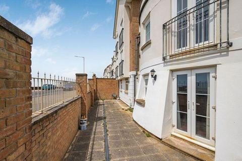 2 bedroom flat for sale, Martello Road, Seaford BN25