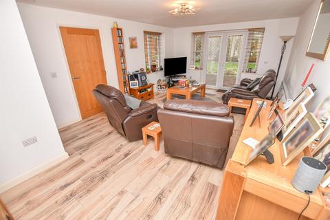 3 bedroom chalet for sale, Essex Way, Benfleet