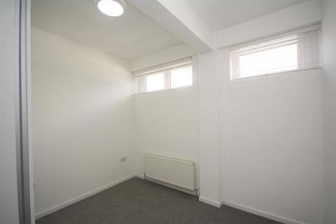 2 bedroom detached house to rent, Turners Hill, Cheshunt, Waltham Cross