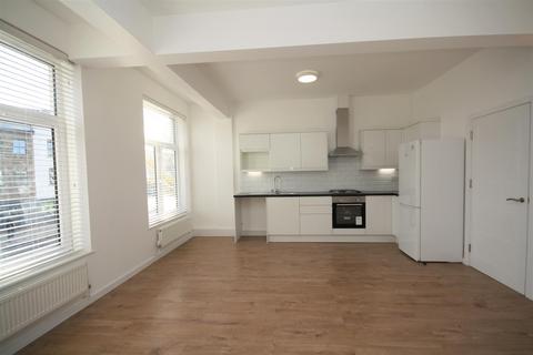 2 bedroom detached house to rent, Turners Hill, Cheshunt, Waltham Cross