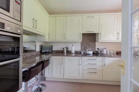 2 bedroom retirement property for sale, Bowling Court, Bowling Court, Henley-On-Thames RG9