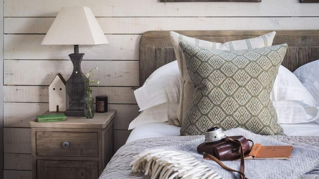 Drovers Bed Camera Bedside.jpg