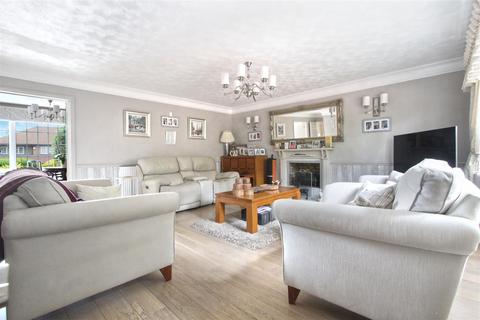 4 bedroom detached house for sale, Woodside, Cheshunt