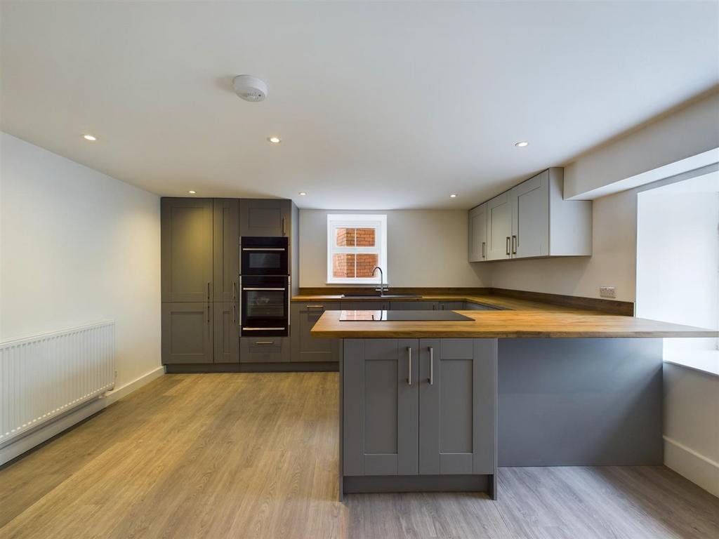 CAM02855 G0-PR0118-STILL001 alt.jpg