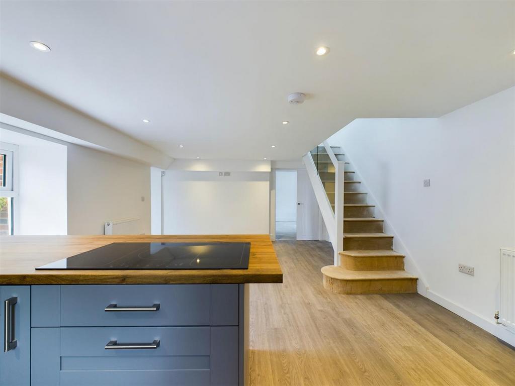 CAM02855 G0-PR0118-STILL009 alt.jpg