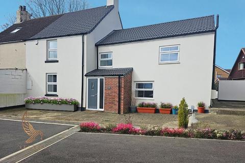 3 bedroom semi-detached house for sale, St. Georges Close, Pontefract WF9