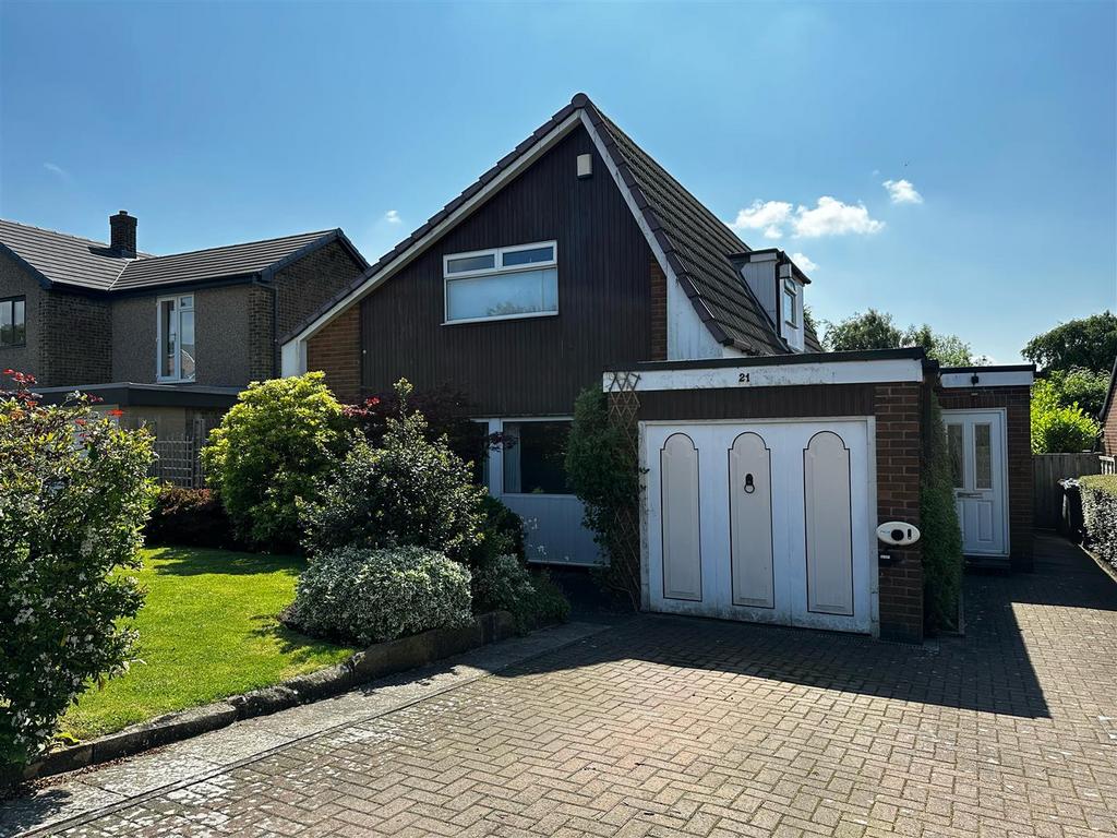 Springfield Park, Mirfield 3 bed detached house for sale £350,000