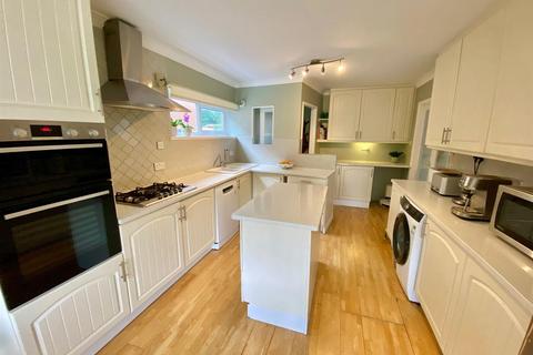 3 bedroom detached house for sale, Springfield Park, Mirfield