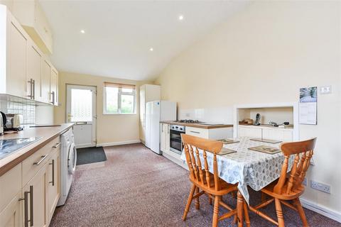 4 bedroom detached bungalow for sale, Laverstoke Lane, Laverstoke, Whitchurch